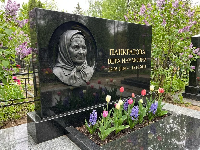 Памятник с барельефом — выполненная работа 26 в Ульяновске