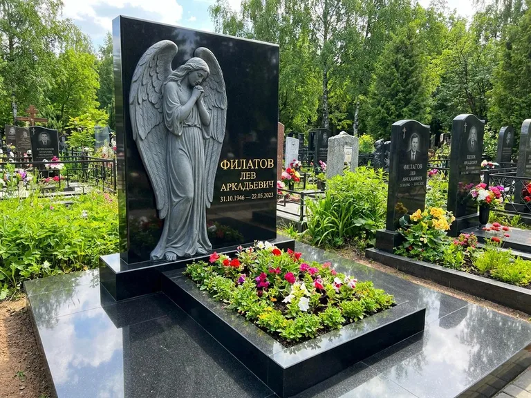 Памятник с барельефом — выполненная работа 31 в Ульяновске