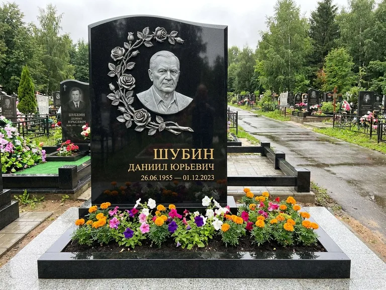 Памятник с барельефом — выполненная работа 34 в Ульяновске