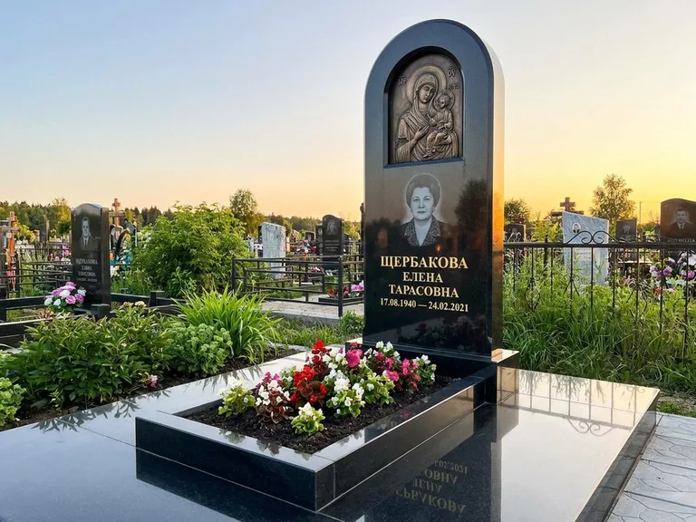 Памятник с барельефом — выполненная работа 35 в Ульяновске