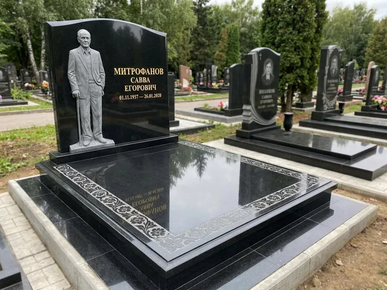 Памятник с барельефом — выполненная работа 48 в Ульяновске