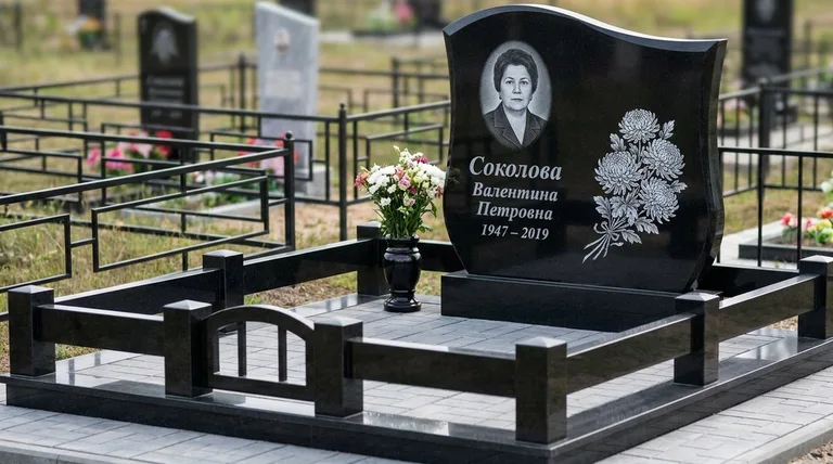 Памятник с гравировкой хризантем — выполненная работа «Соколова» в Ульяновске