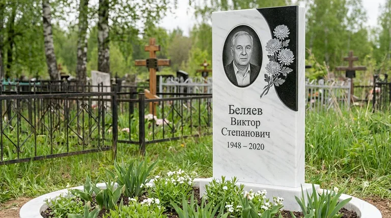 Памятник с гравировкой хризантем — выполненная работа «Беляев» в Ульяновске