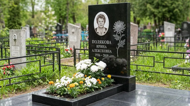 Памятник с гравировкой хризантем — выполненная работа «Полякова» в Ульяновске