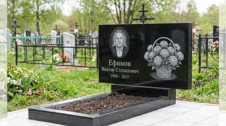 Памятник с гравировкой хризантем — выполненная работа «Ефимов» в Ульяновске