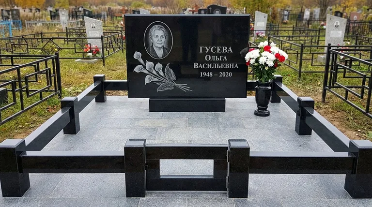 Памятник с гравировкой калл — выполненная работа «Гусева» в Ульяновске