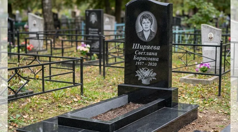 Памятник с гравировкой ландышей — выполненная работа «Ширяева» в Ульяновске