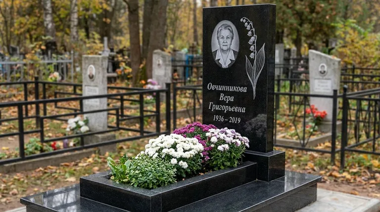 Памятник с гравировкой ландышей — выполненная работа «Овчинникова» в Ульяновске