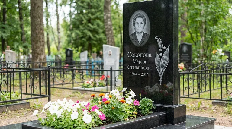 Памятник с гравировкой ландышей — выполненная работа «Соколова» в Ульяновске