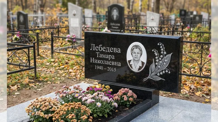 Памятник с гравировкой ландышей — выполненная работа «Лебедева» в Ульяновске