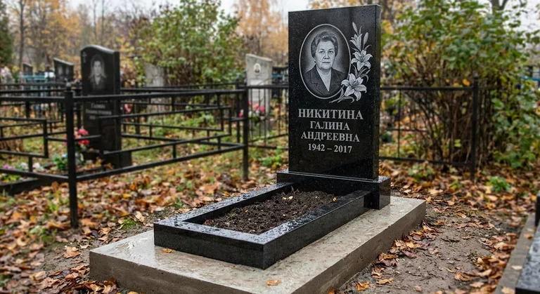 Памятник с гравировкой лилий — выполненная работа «Никитина» в Ульяновске