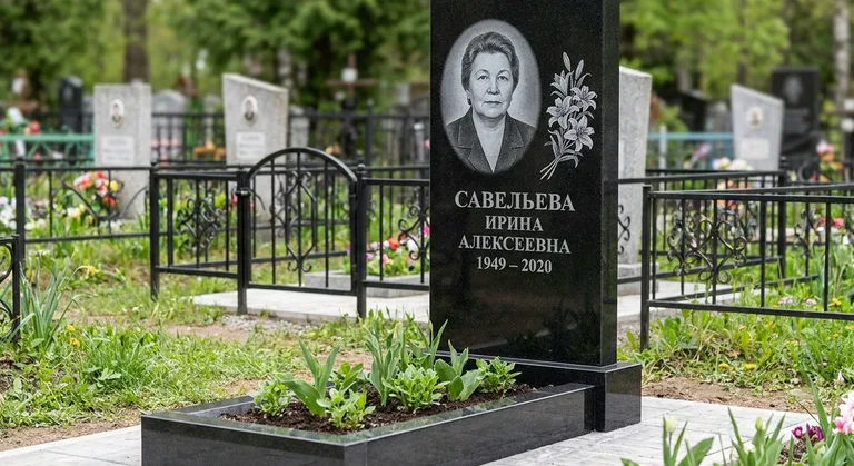 Памятник с гравировкой лилий — выполненная работа «Савельева» в Ульяновске