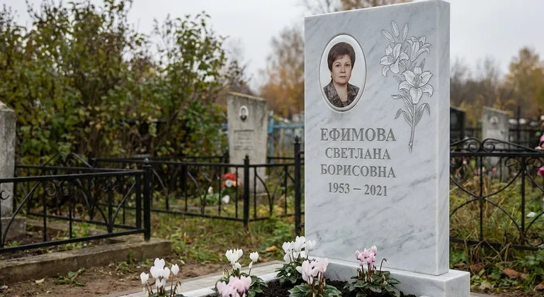 Памятник с гравировкой лилий — выполненная работа «Ефимова» в Ульяновске