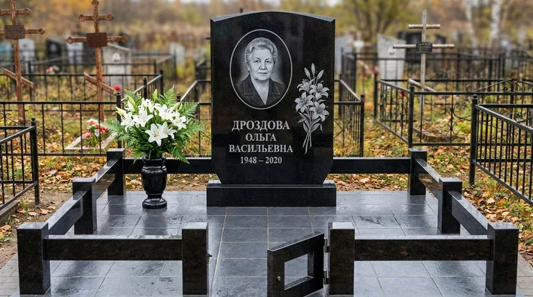 Памятник с гравировкой лилий — выполненная работа «Дроздова» в Ульяновске