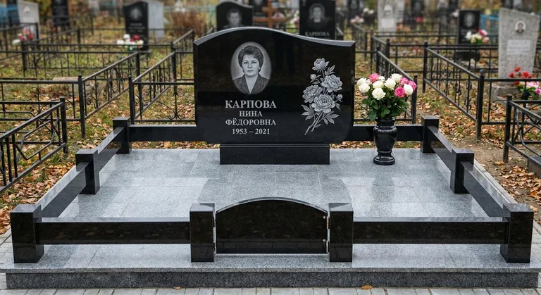 Памятник с гравировкой пионов — выполненная работа «Карпова» в Ульяновске
