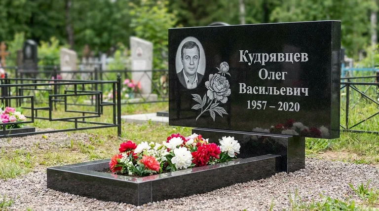 Памятник с гравировкой пионов — выполненная работа «Кудрявцев» в Ульяновске