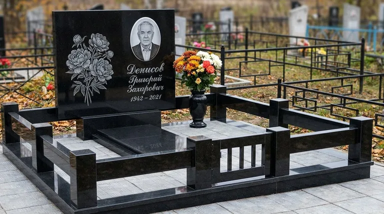 Памятник с гравировкой пионов — выполненная работа «Денисов» в Ульяновске