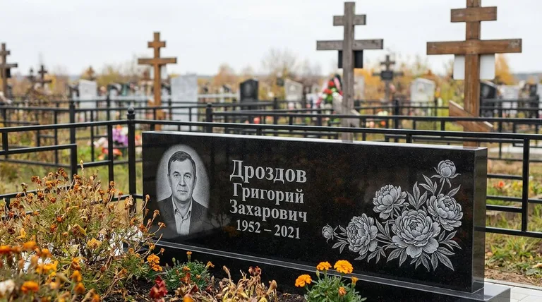 Памятник с гравировкой пионов — выполненная работа «Дроздов» в Ульяновске