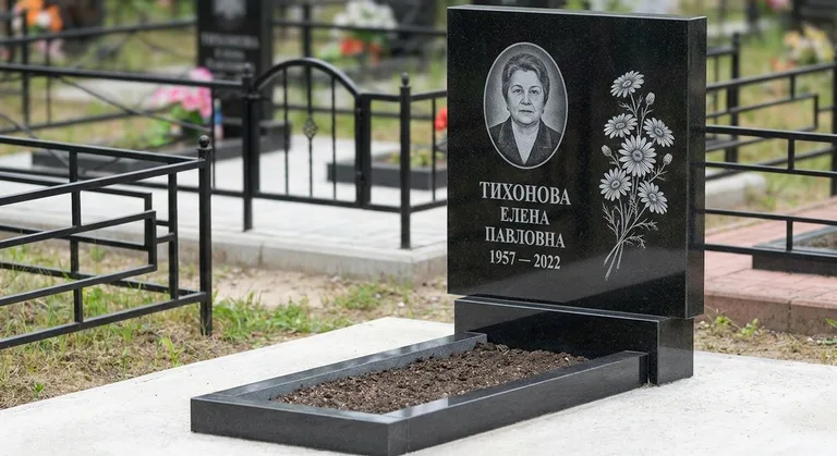 Памятник с гравировкой ромашек — выполненная работа «Тихонова» в Ульяновске