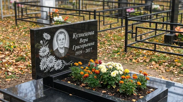 Памятник с гравировкой ромашек — выполненная работа «Кузнецова» в Ульяновске