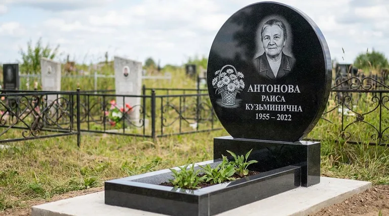 Памятник с гравировкой ромашек — выполненная работа «Антонова» в Ульяновске