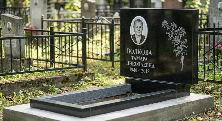 Памятник с гравировкой роз — выполненная работа «Волкова» в Ульяновске