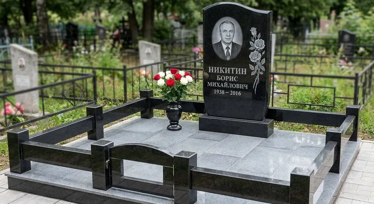 Памятник с гравировкой роз — выполненная работа «Никитин» в Ульяновске