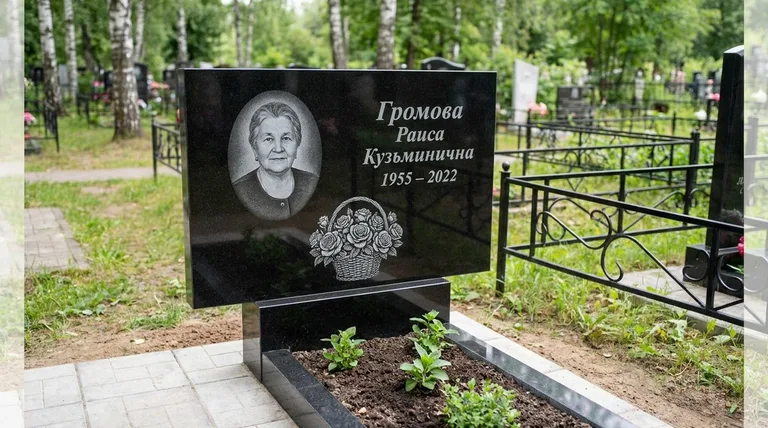Памятник с гравировкой роз — выполненная работа «Громова» в Ульяновске