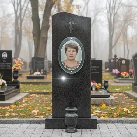 Овальный портрет на стекле 240×300 мм на памятнике в Ульяновске