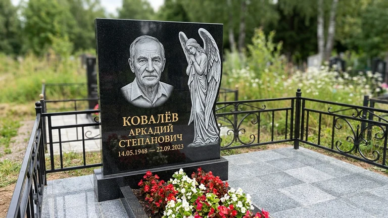 Гравировка ангела на памятник в Ульяновске — памятник из чёрного гранита с гравировкой