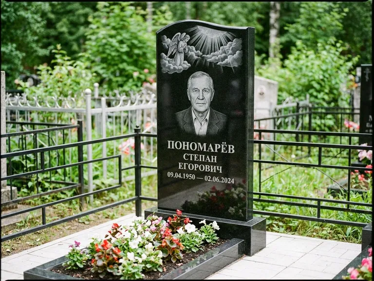 Памятник с гравировкой ангела — гравировка ангела-хранителя сбоку от портрета, работа «Лобанова» в Ульяновске