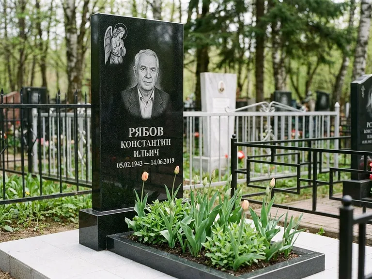 Памятник с гравировкой ангела — гравировка ангела с крестом рядом с эпитафией, работа «Фаддеев» в Ульяновске