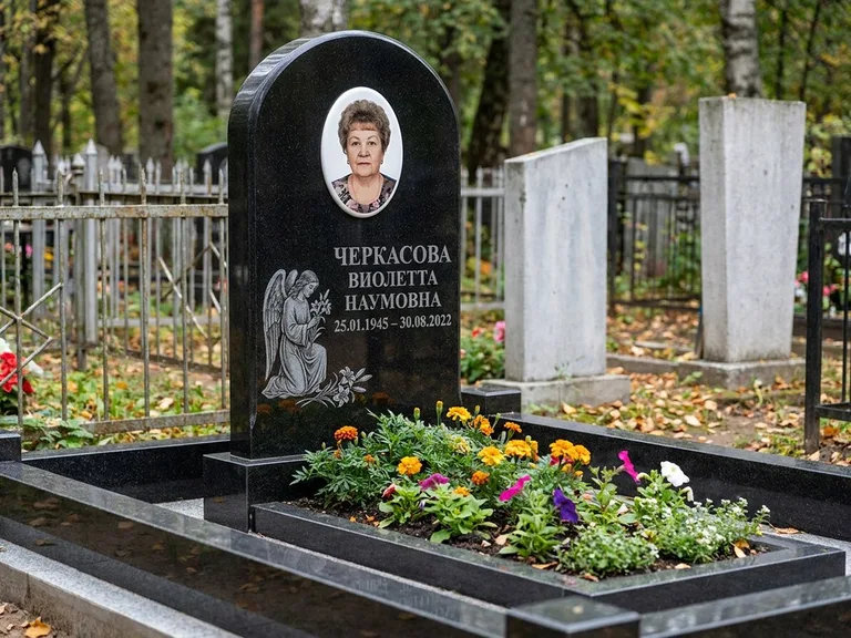 Памятник с гравировкой ангела — гравировка ангела с крестом рядом с эпитафией, работа «Журавлёва» в Ульяновске
