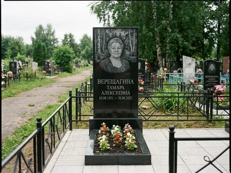 Памятник с гравировкой берёзы — гравировка берёзовой рощи в глубину, работа «Верещагина» в Ульяновске