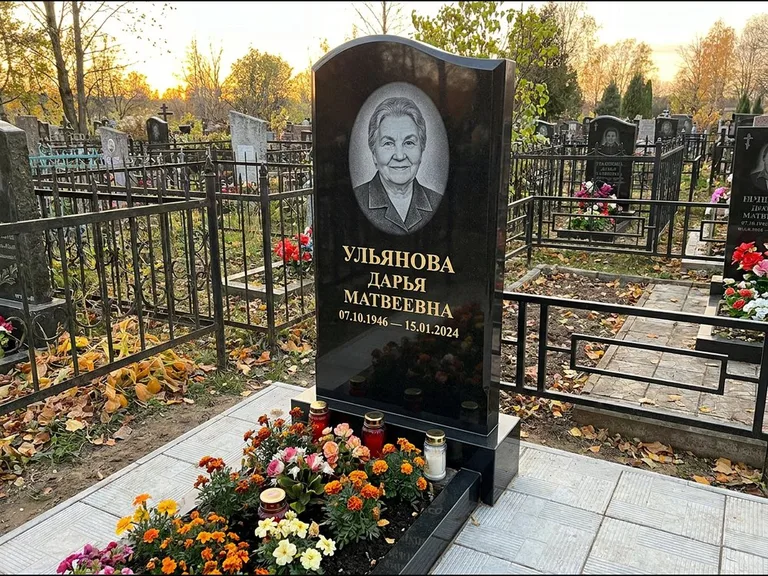 Гравировка портрета на чёрном граните — выполненная работа 12 в Ульяновске