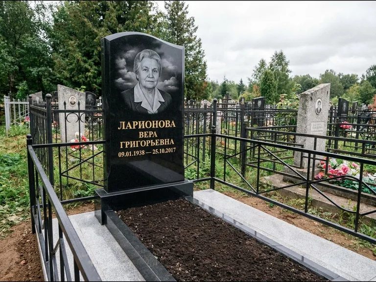 Гравировка портрета на чёрном граните — выполненная работа 16 в Ульяновске