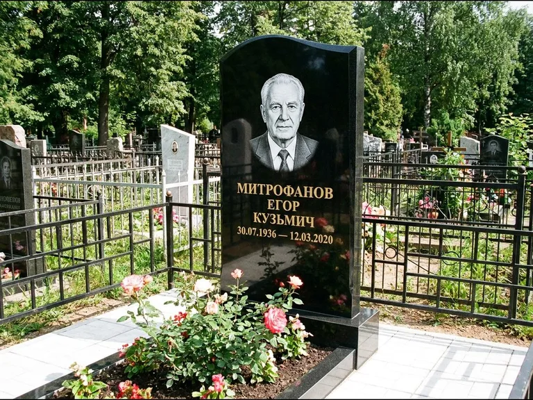 Гравировка портрета на чёрном граните — выполненная работа 29 в Ульяновске