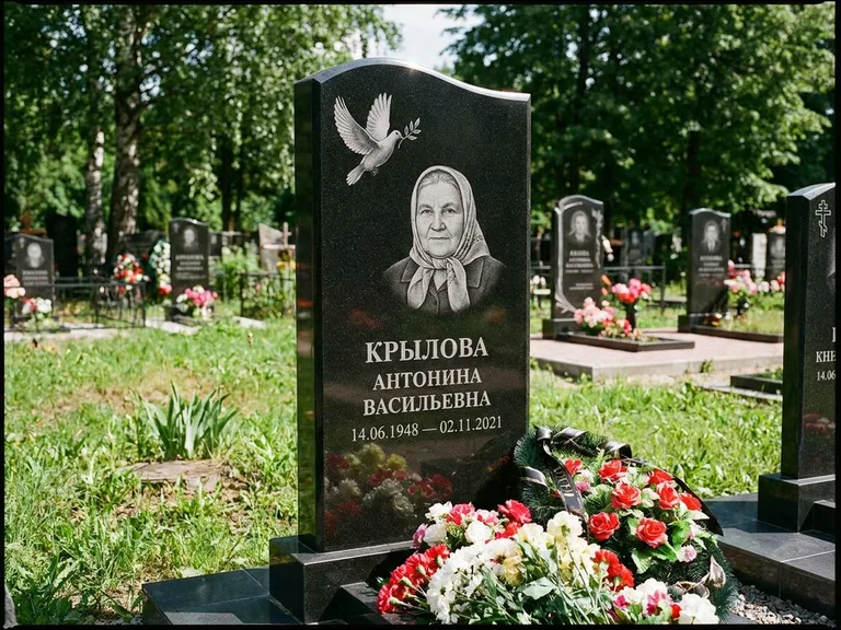 Памятник с гравировкой голубей — гравировка голубей, работа «Крылова» в Ульяновске