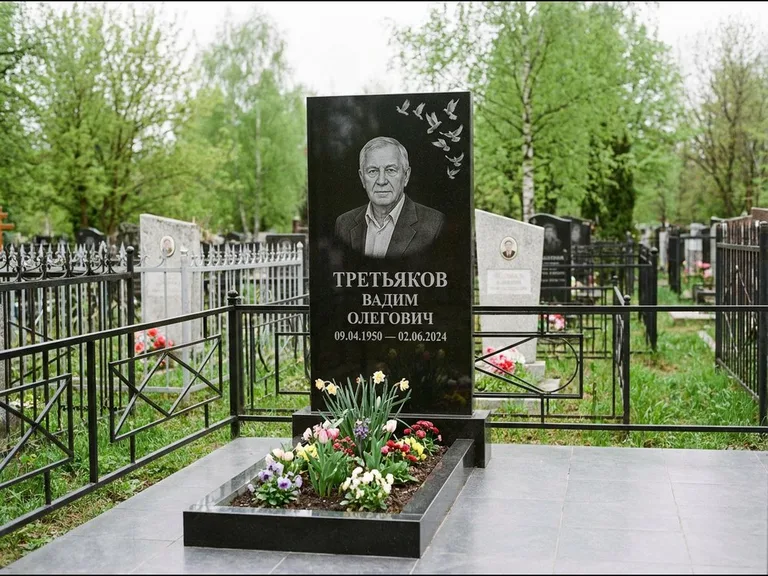 Памятник с гравировкой голубей — гравировка стаи голубей, взлетающей от угла стелы, работа «Третьяков» в Ульяновске