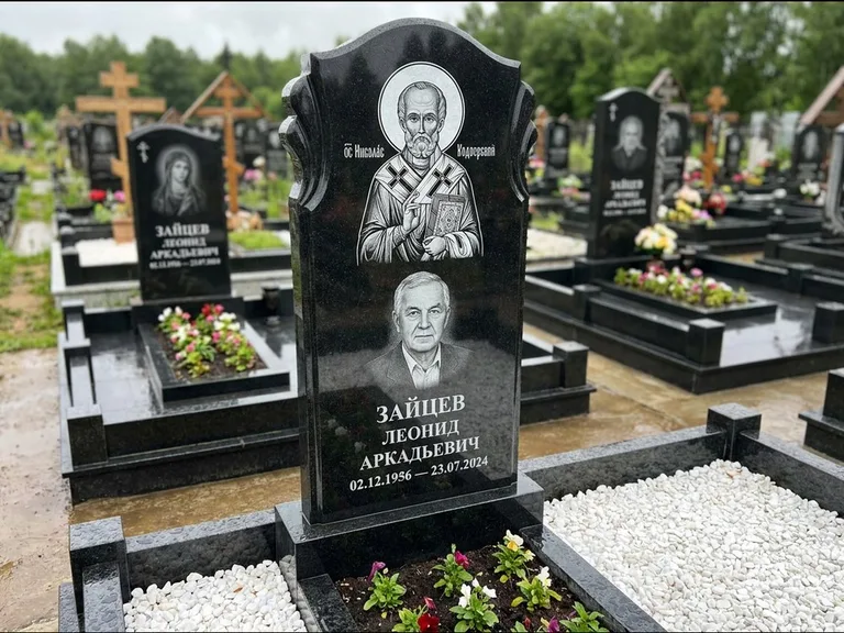 Памятник с гравировкой иконы — образ Николая Чудотворца, работа «Лебедева» в Ульяновске