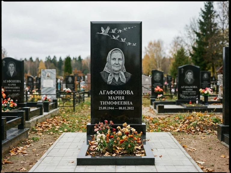 Гравировка журавлей на памятник в Ульяновске — памятник из чёрного гранита с гравировкой
