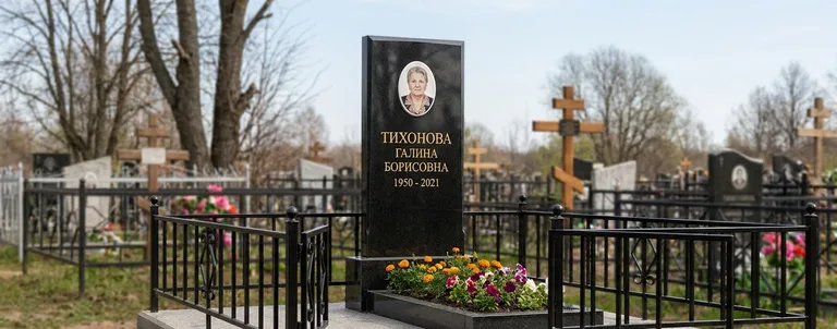 Памятник с цветником, Памятники мастерской «Мастер Каменев» на кладбищах Екатеринбурга