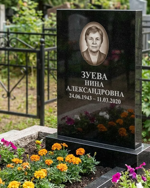 Горизонтальный чёрный гранитный памятник под ключ в Ульяновске