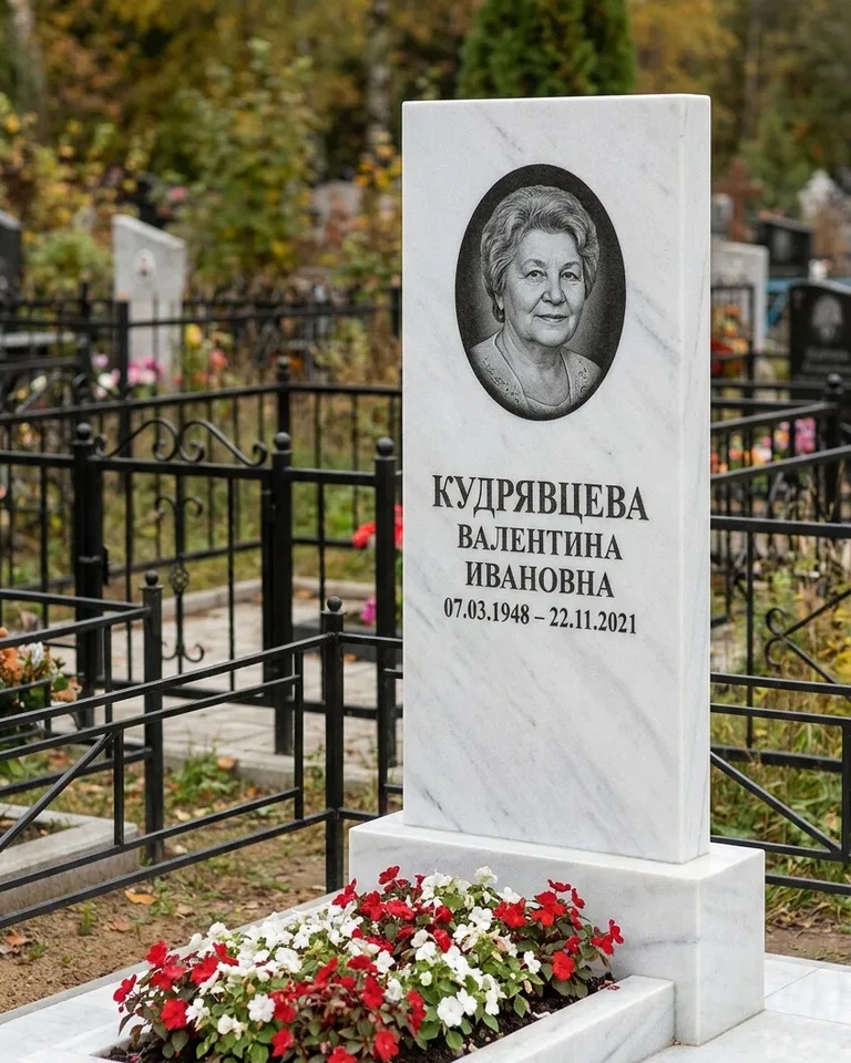Двойной памятник под ключ с цоколем и плиткой в Ульяновске