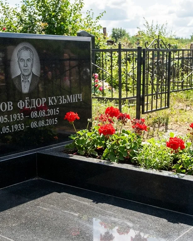 Двойной памятник под ключ с крестом в Ульяновске