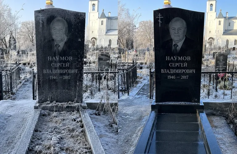 Диптих №18: могила с деревянным крестом и низкой оградкой — выполота трава в Ульяновске
