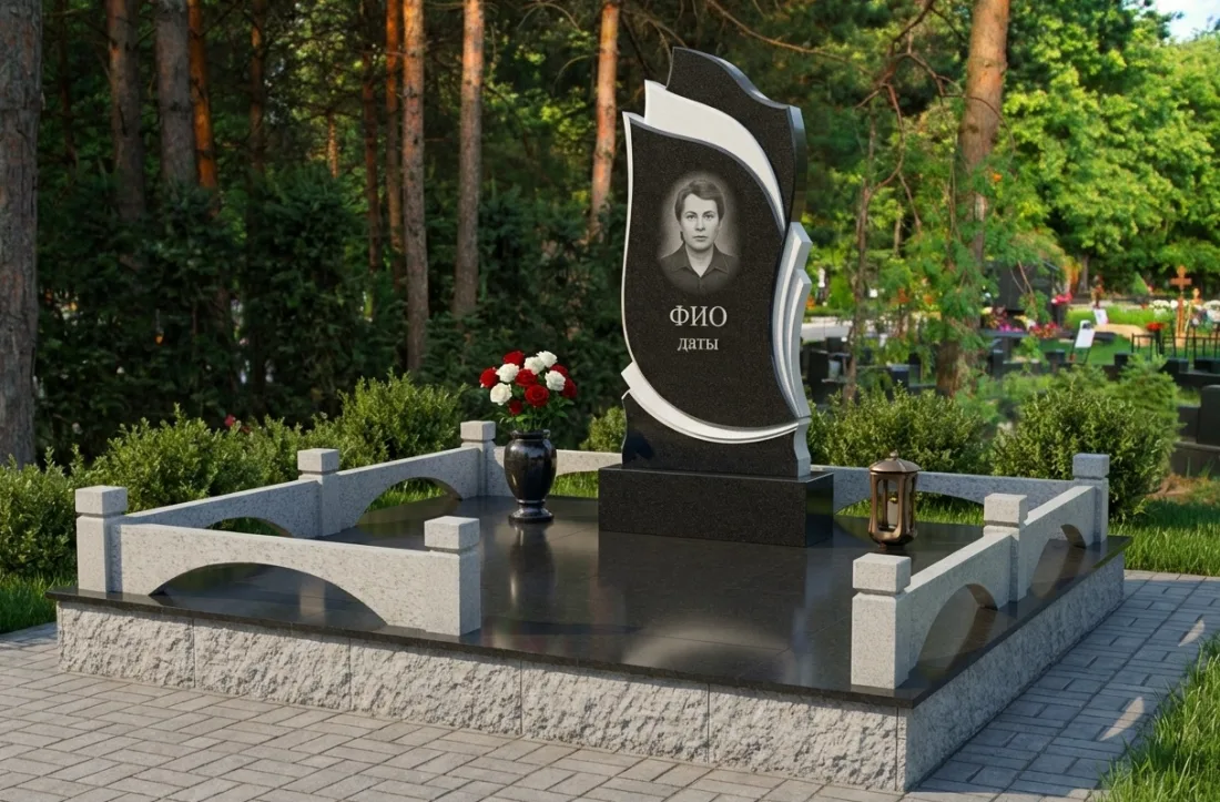 Памятник мужчине из чёрного гранита, фигурная стела с портретом, светлая оградка с арками и лампада Памятник мужчине из чёрного гранита, фигурная стела с портретом, светлая оградка с арками и лампада