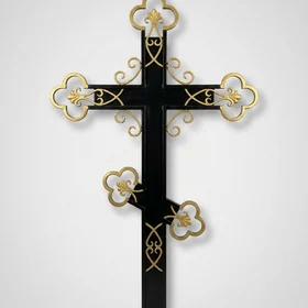 Металлический крест на кладбище — КРМ020